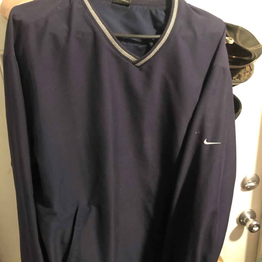 Nike pull over wind breaker v neck